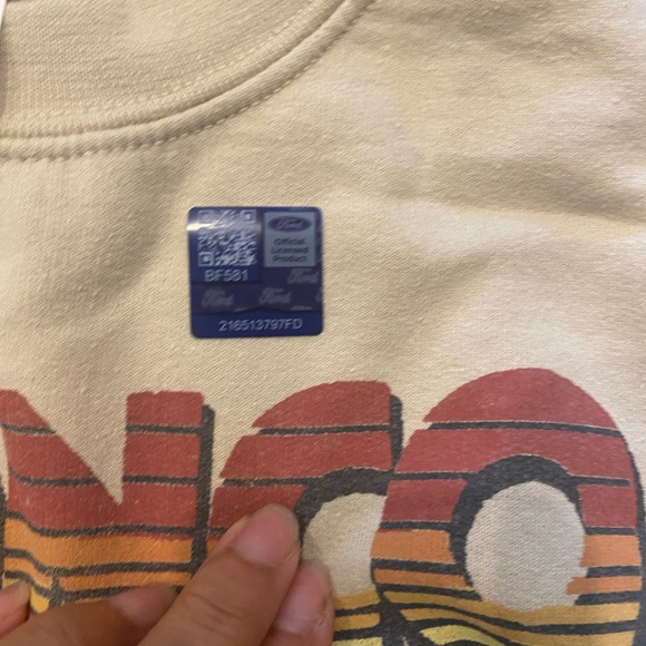 NWT Junk Food- relaxed fit Graphic Tee in size XS can fit size 4 - Picture 5 of 7